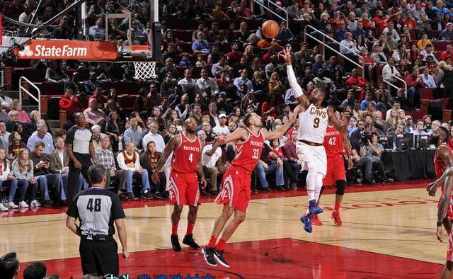 媒体记者自 媒体记者自