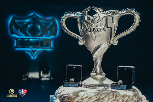 年轻球员为 年轻球员为